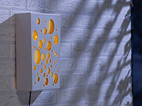 Lunartec Outdoor-Solar-Wandbild "Kugeln" mit orangener LED-Beleuchtung