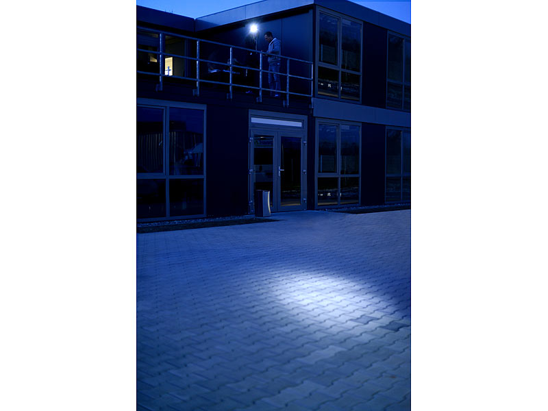 ; LED-Sturmlaternen mit Solar-Betrieb LED-Sturmlaternen mit Solar-Betrieb 