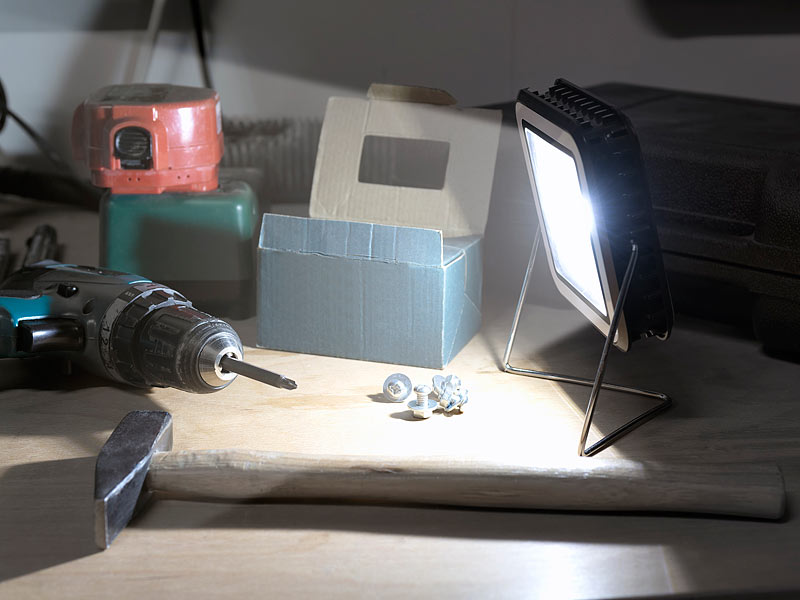 ; LED-Solar-Außenlampen mit PIR-Sensoren (neutralweiß) LED-Solar-Außenlampen mit PIR-Sensoren (neutralweiß) 