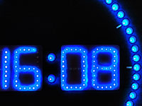 ; LED-Funk-Wanduhren mit Temperaturanzeigen 
